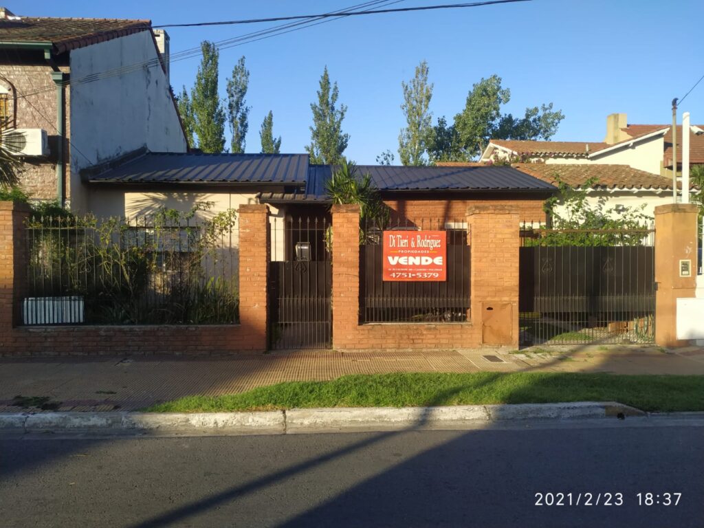 Casa 4 Ambientes en Venta – Ciudad Jardín. Excelente Terreno.