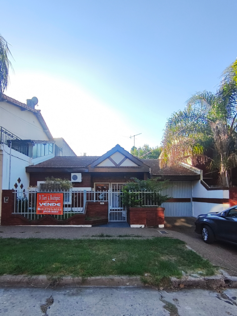 Casa en muy buen estado en lote de 350mts2 Ciudad Jardín