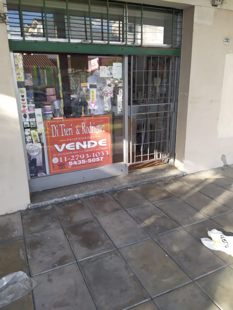 Local comercial en venta a metros del centro y estación – Excelente estado